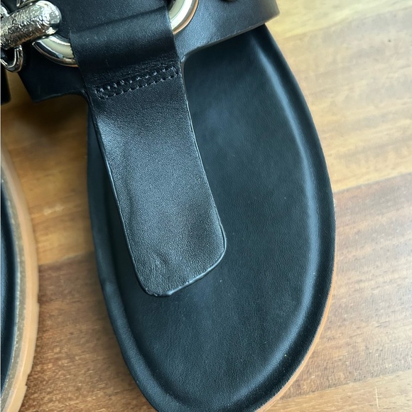 Leather thong sandal - Picture 3 of 11